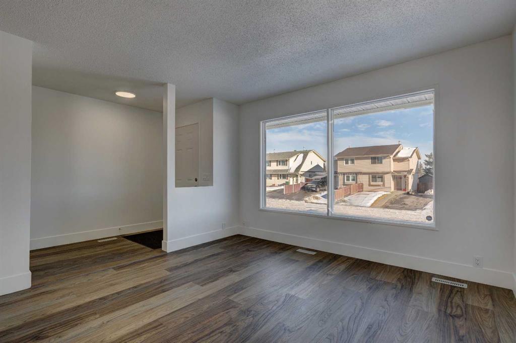 Fifth View of 53B Fonda Green SE, Forest Heights, Calgary, Alberta, T2A5S4