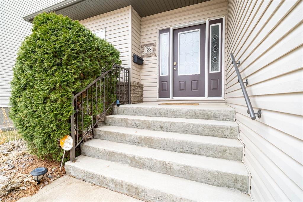 Fourth View of 128 Stratton Close SE, SE Southridge, Medicine Hat, Alberta, T1B4S8