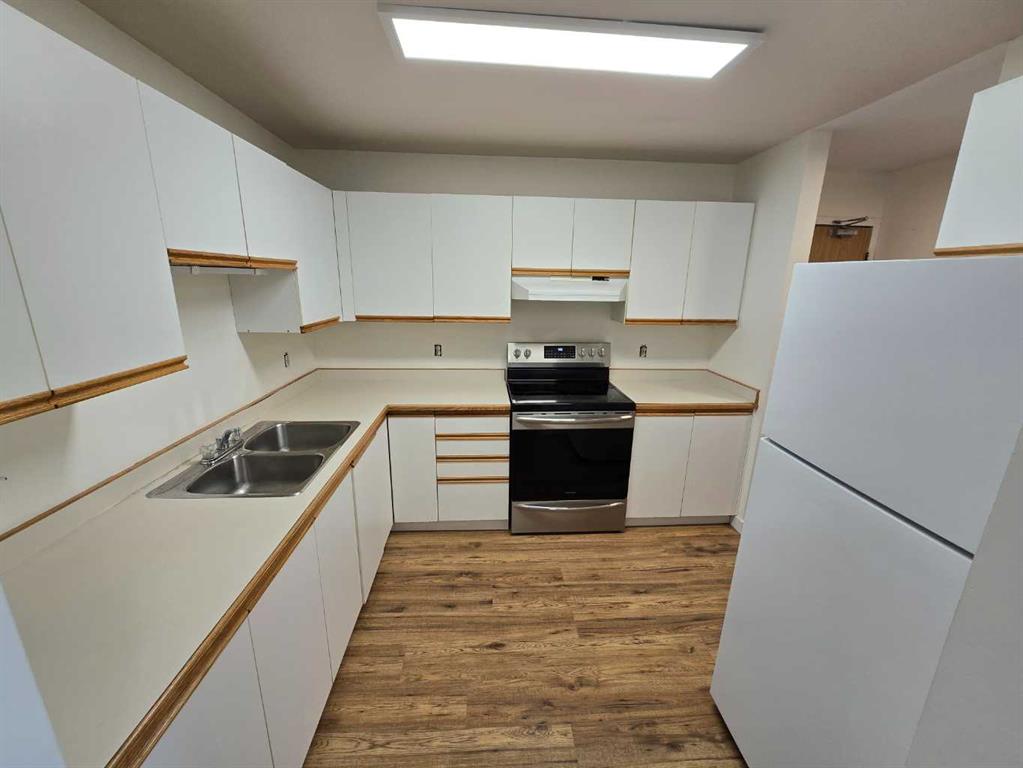 Fifth View of 202, 8520 99  , Saddleback Ridge, Peace River, Alberta, T8S 1Y2