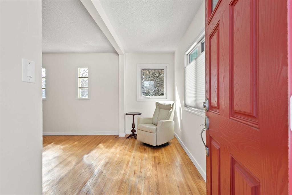 Third View of 928 18A Street NE, Mayland Heights, Calgary, Alberta, T2E 4W4