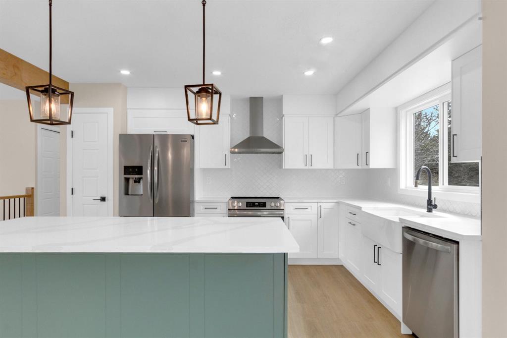 Fifth View of 956 Bracewood Rise SW, Braeside, Calgary, Alberta, T2W 3C9