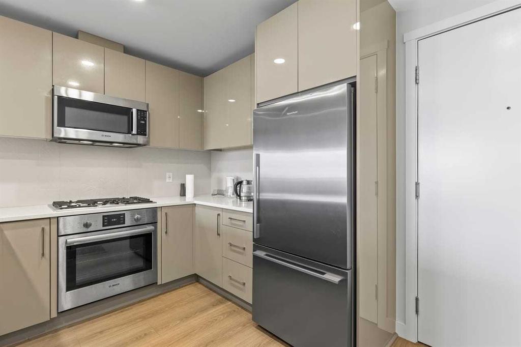 Fifth View of 209, 301 10 Street NW, Hillhurst, Calgary, Alberta, T2N 1V5