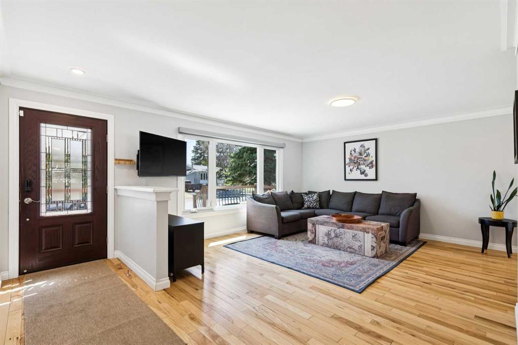 Fourth View of 734 Oakhill Place SW, Oakridge, Calgary, Alberta, T2V 3X9