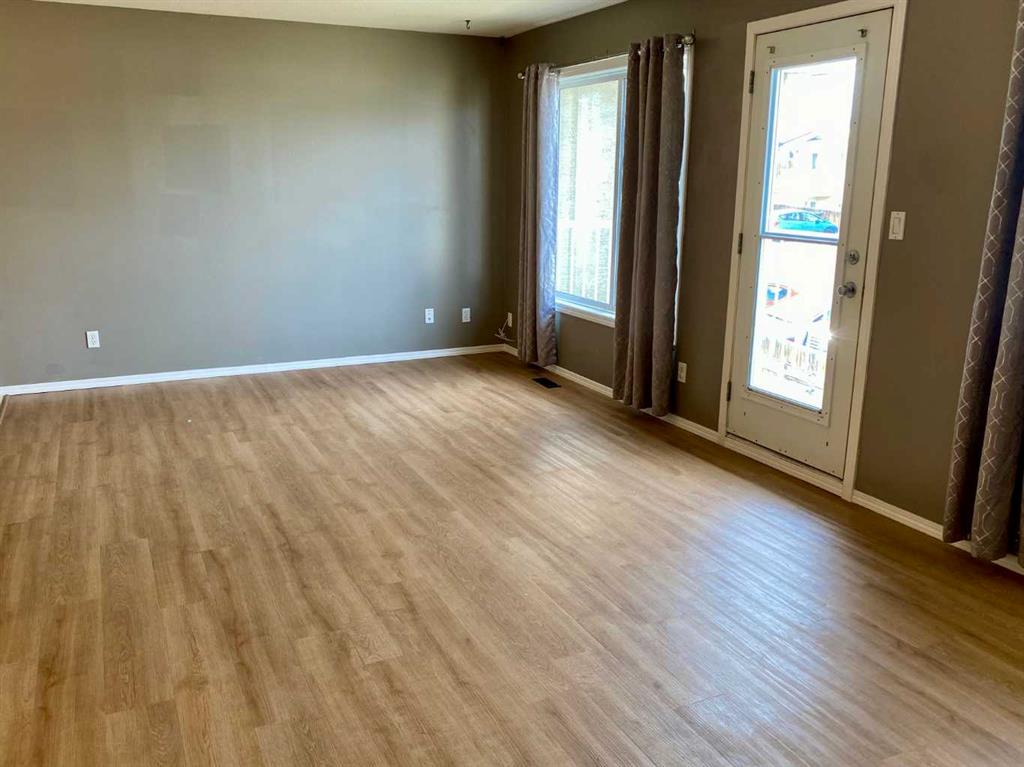 Fourth View of 4, 5 Tartan Boulevard W, West Highlands, Lethbridge, Alberta, T1J 4Y5