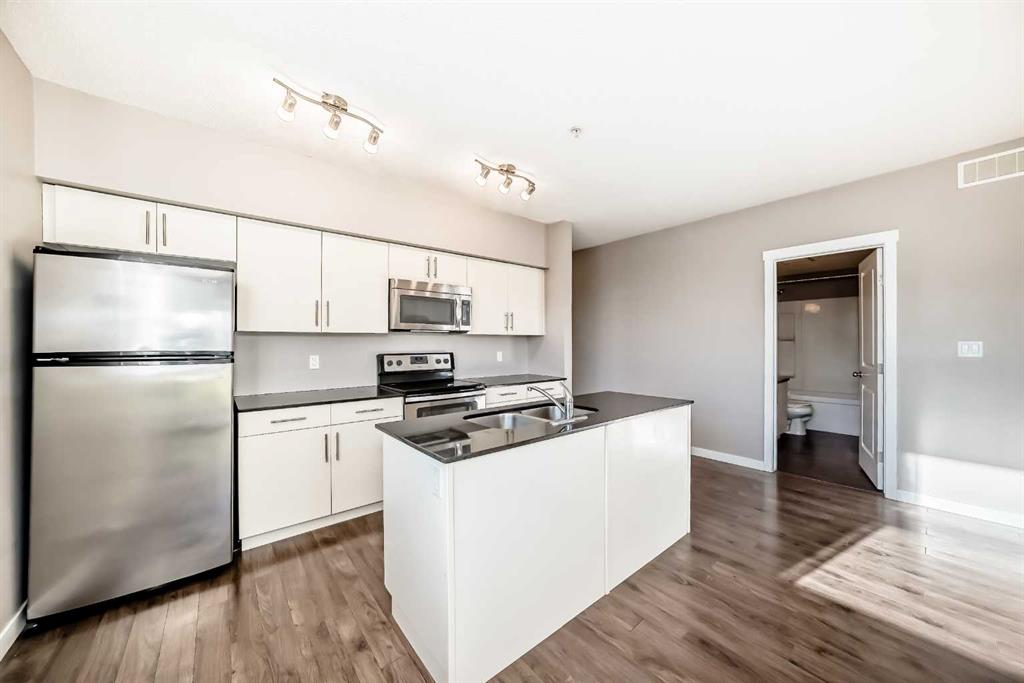 Third View of 304, 1740 9 Street NW, Mount Pleasant, Calgary, Alberta, T2M4Z5