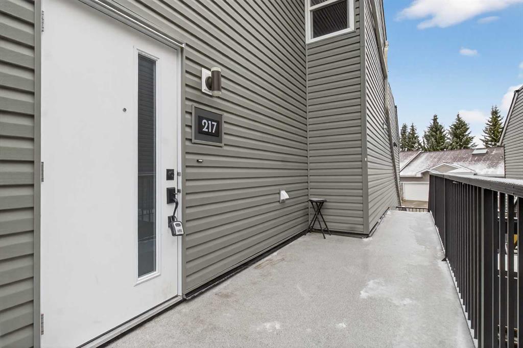 Third View of 217, 36 Glamis Green SW, Glamorgan, Calgary, Alberta, T3E 6V1