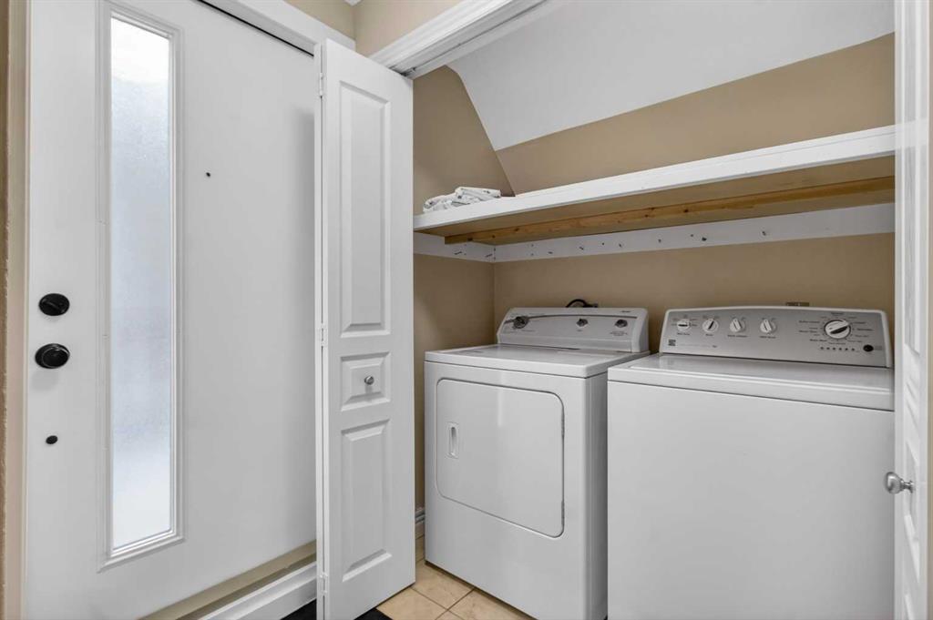 Fifth View of 217, 36 Glamis Green SW, Glamorgan, Calgary, Alberta, T3E 6V1