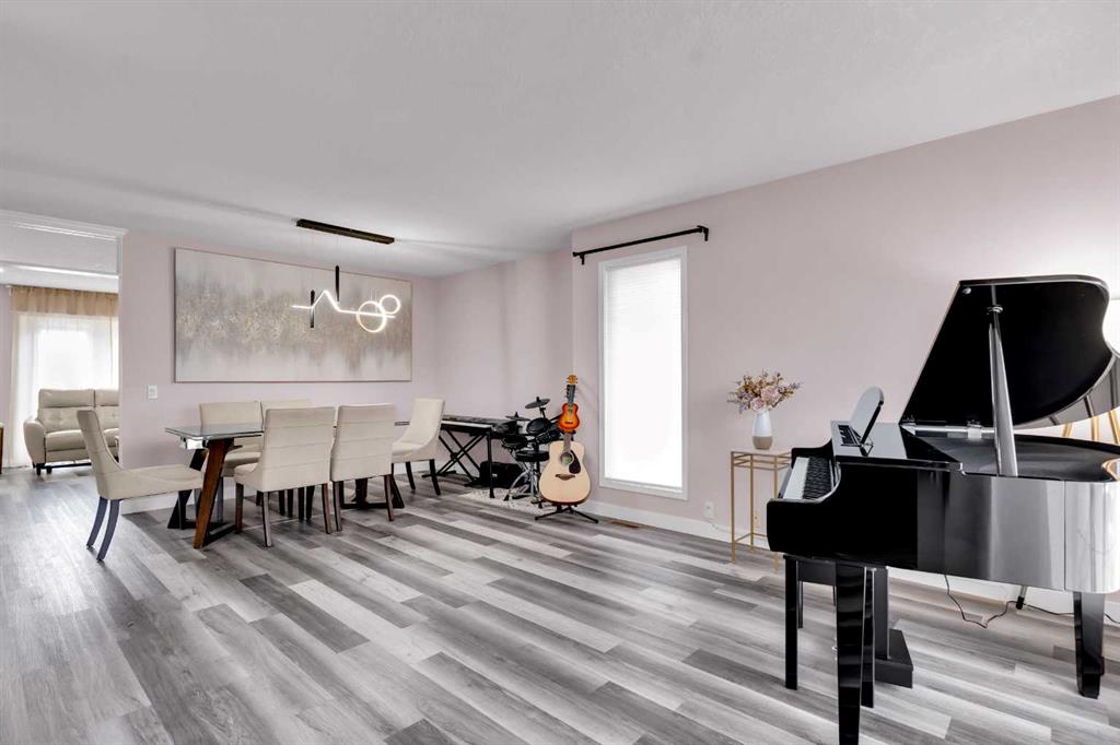 Fifth View of 6 Douglas Woods Bay SE, Douglasdale/Glen, Calgary, Alberta, T2Z 3A1