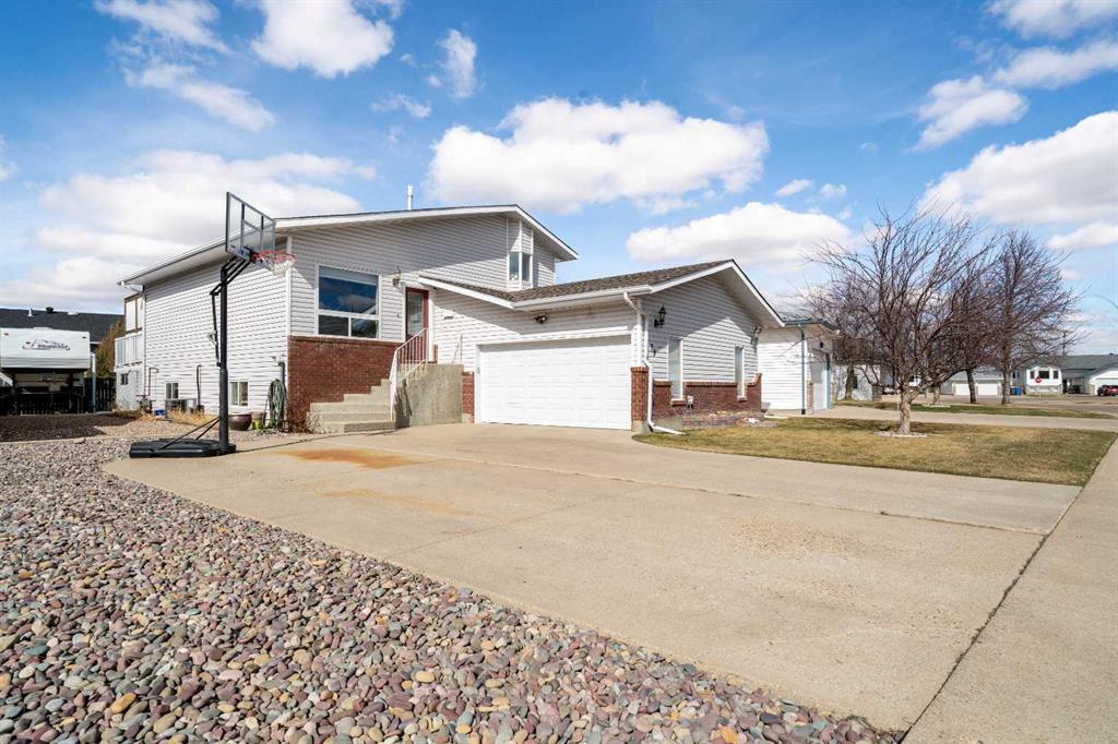 Third View of 79 Schneider Crescent SE, SE Southridge, Medicine Hat, Alberta, T1B4G1