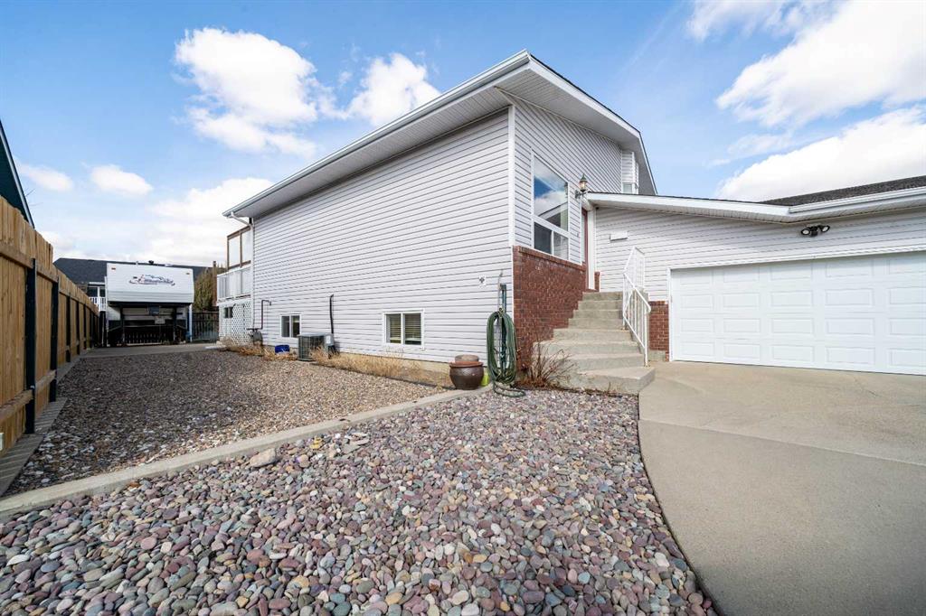 Fifth View of 79 Schneider Crescent SE, SE Southridge, Medicine Hat, Alberta, T1B4G1