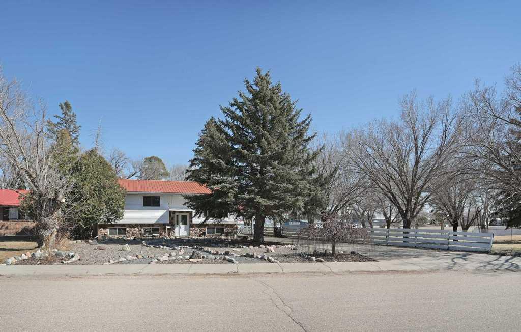 40 Chralesworth Crescent E, A2300054, Alberta,