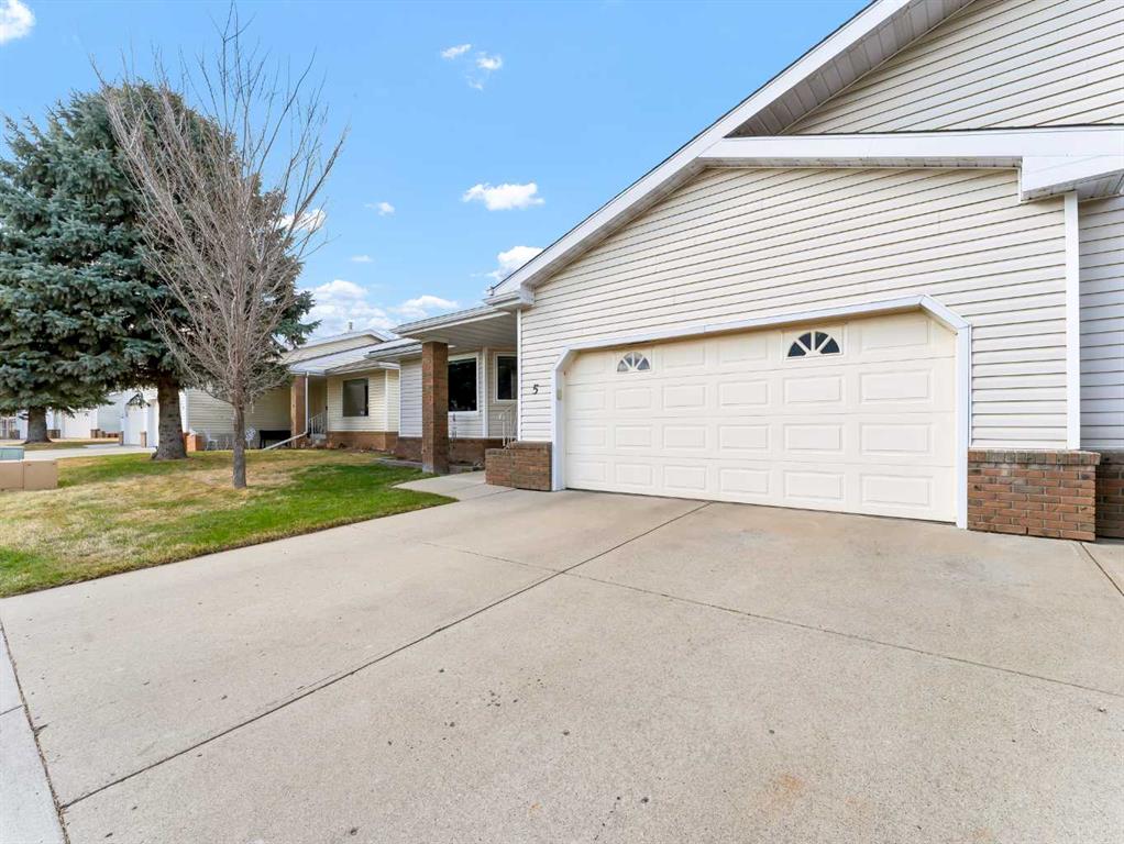 Third View of 5, 459 Carry Drive SE, Ross Glen, Medicine Hat, Alberta, T1B 3W1