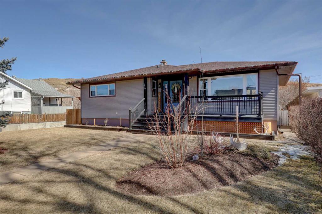 220 3 Street E, A2300399, Alberta,