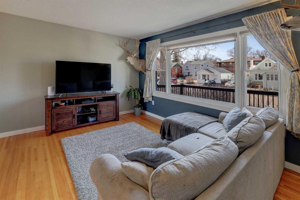 Fourth View of 220 3 Street E, Downtown, Drumheller, Alberta, T0J 0Y4