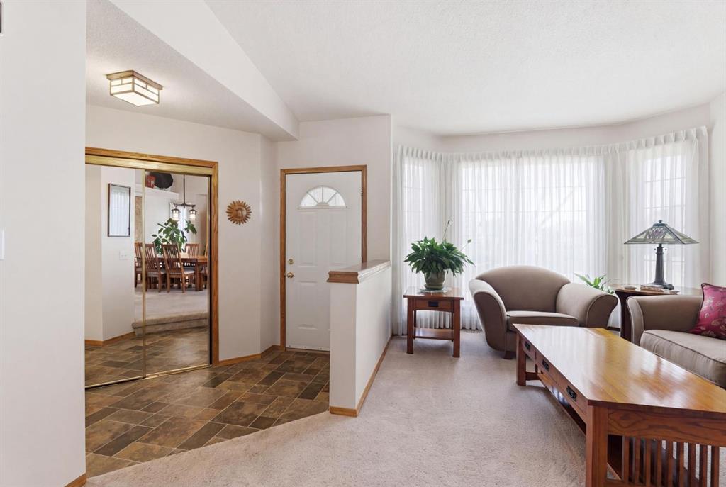 Fifth View of 255 Douglas Woods Drive SE, Douglasdale/Glen, Calgary, Alberta, T2Z 2E8