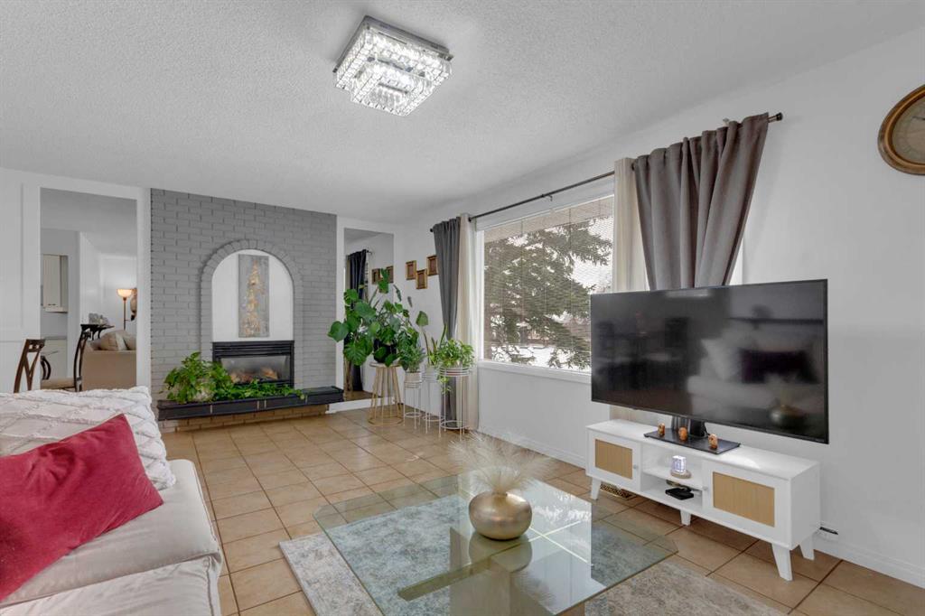 Fourth View of 60 Dalhurst Way NW, Dalhousie, Calgary, Alberta, T3A 1N7