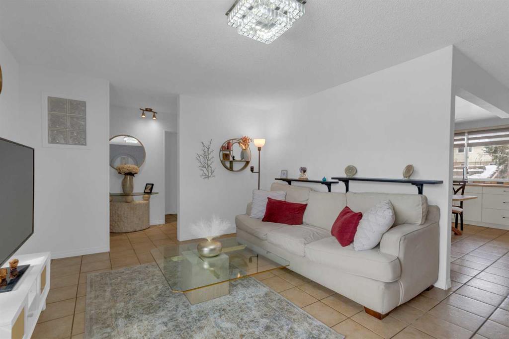 Fifth View of 60 Dalhurst Way NW, Dalhousie, Calgary, Alberta, T3A 1N7