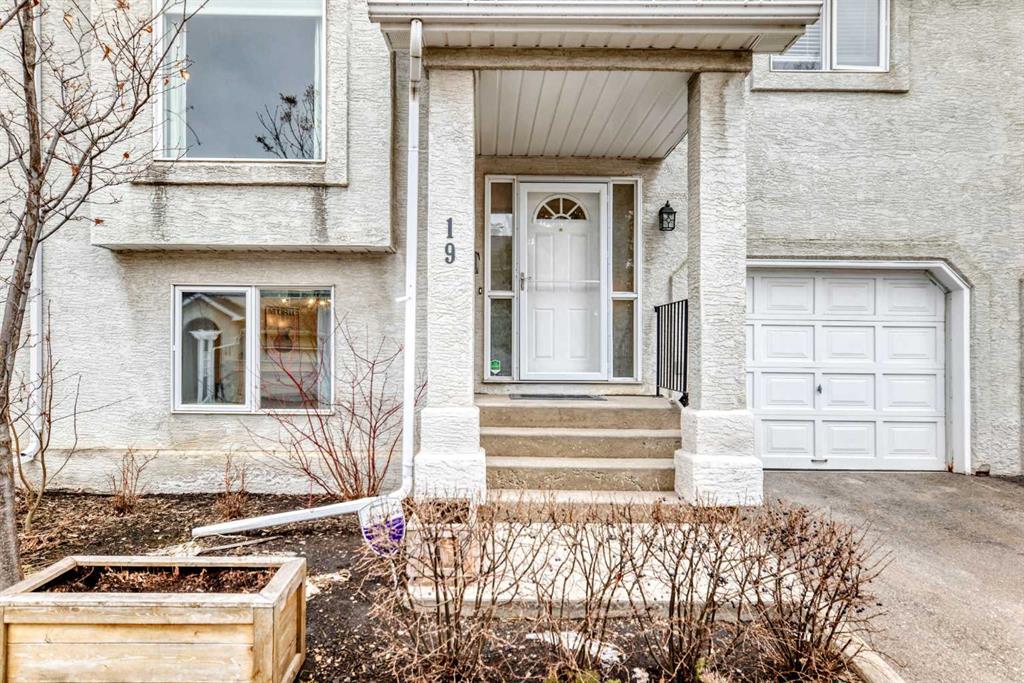 Third View of 19 Sunlake Gardens SE, Sundance, Calgary, Alberta, T2X 3G4