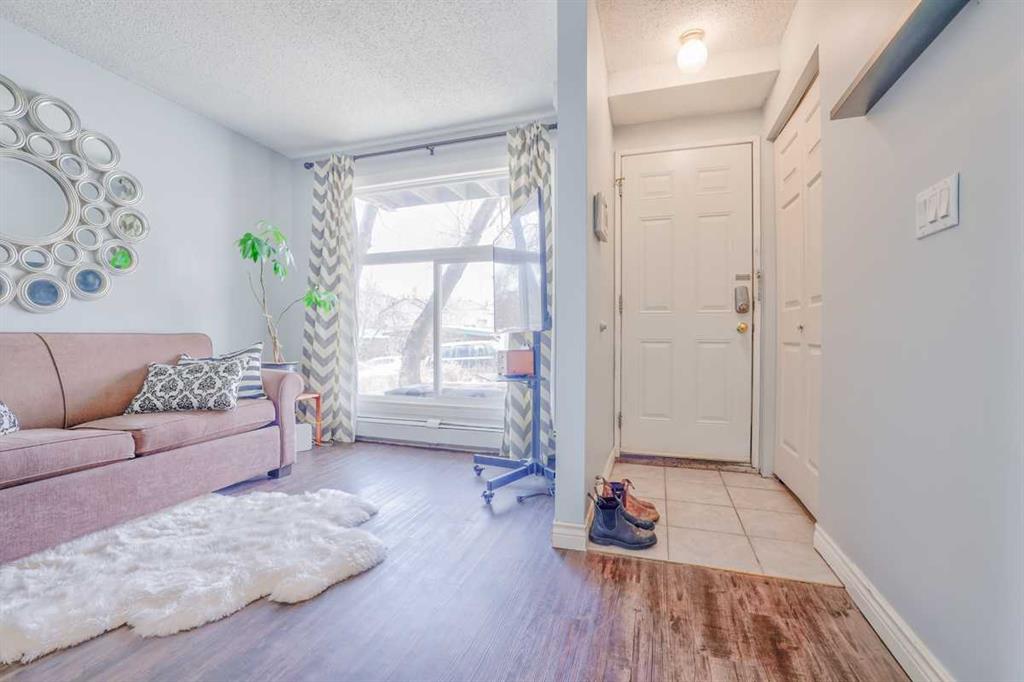 Third View of 2, 3820 Parkhill Place SW, Parkhill, Calgary, Alberta, T2S 2W7