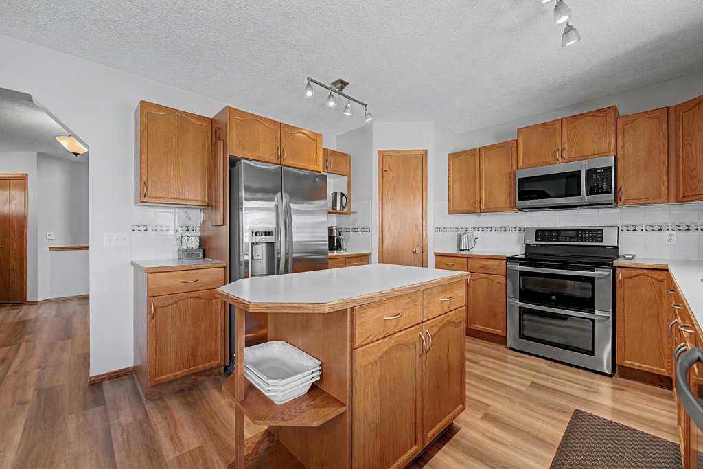 Fifth View of 450 Douglas Glen Boulevard SE, Douglasdale/Glen, Calgary, Alberta, T2Z 2M8