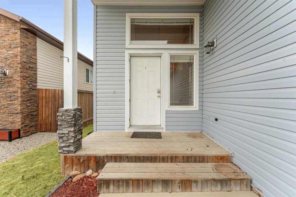 Fourth View of 748 Carriage Lane Drive , NONE, Carstairs, Alberta, T0M 0N0