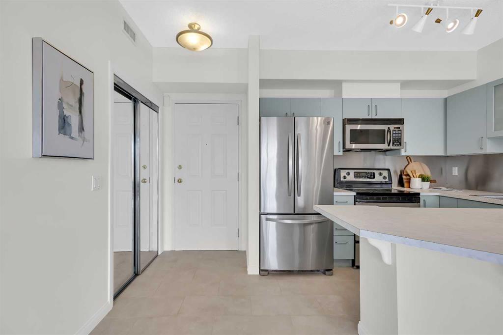 Third View of 301, 527 15 Avenue SW, Beltline, Calgary, Alberta, T2R1R5