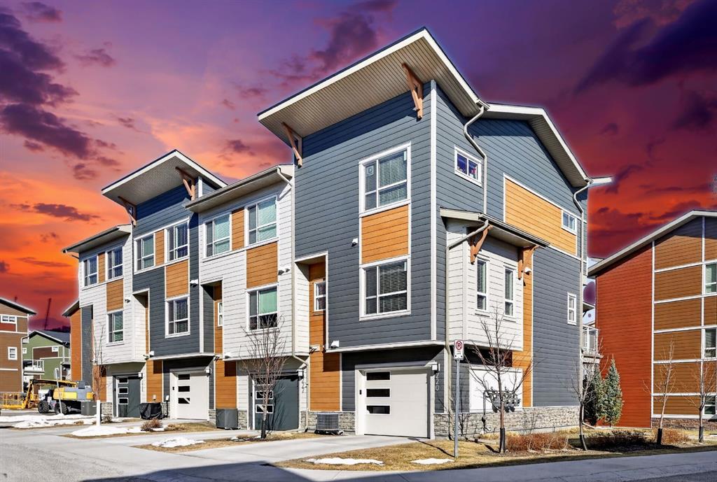 220 HARVEST GROVE Walk , A2300936, Alberta,