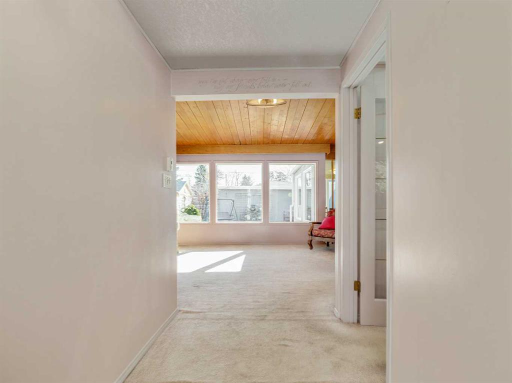 Third View of 613 30 Street S, Henderson Lake, Lethbridge, Alberta, T1J 3V2