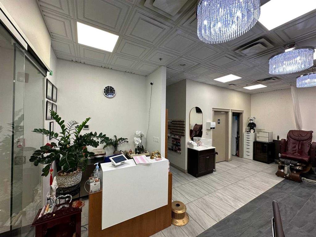 Second View of 222, 1632 14 Avenue NW, Hounsfield Heights/Briar Hill, Calgary, Alberta, T2N 1M7