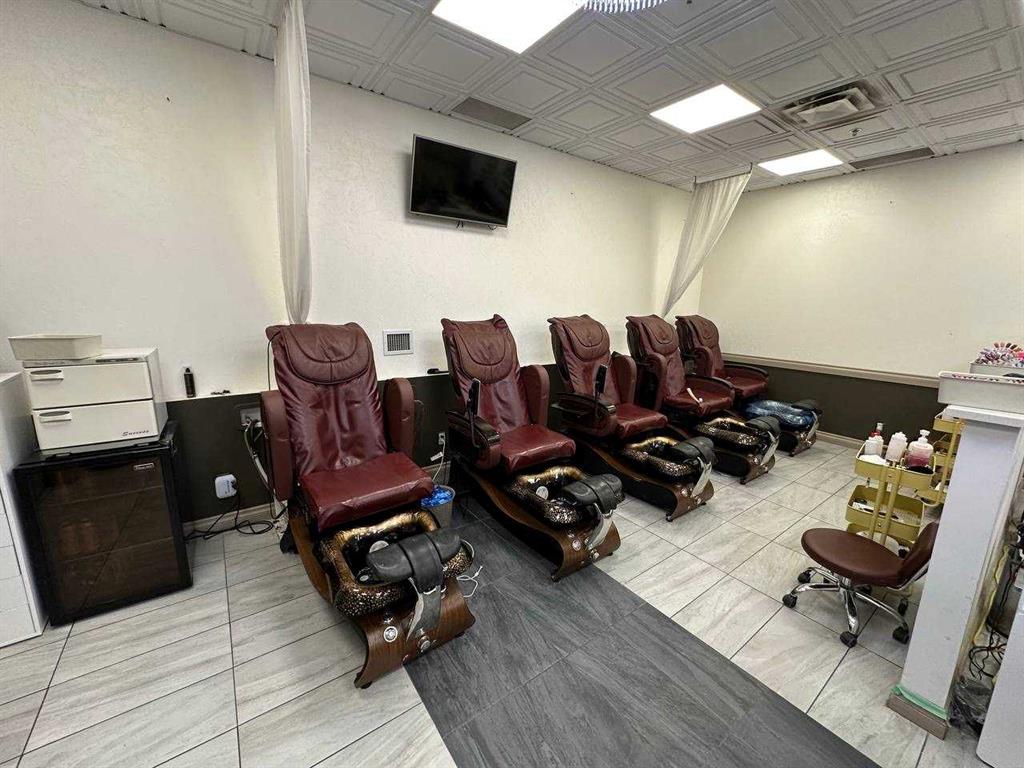 Third View of 222, 1632 14 Avenue NW, Hounsfield Heights/Briar Hill, Calgary, Alberta, T2N 1M7