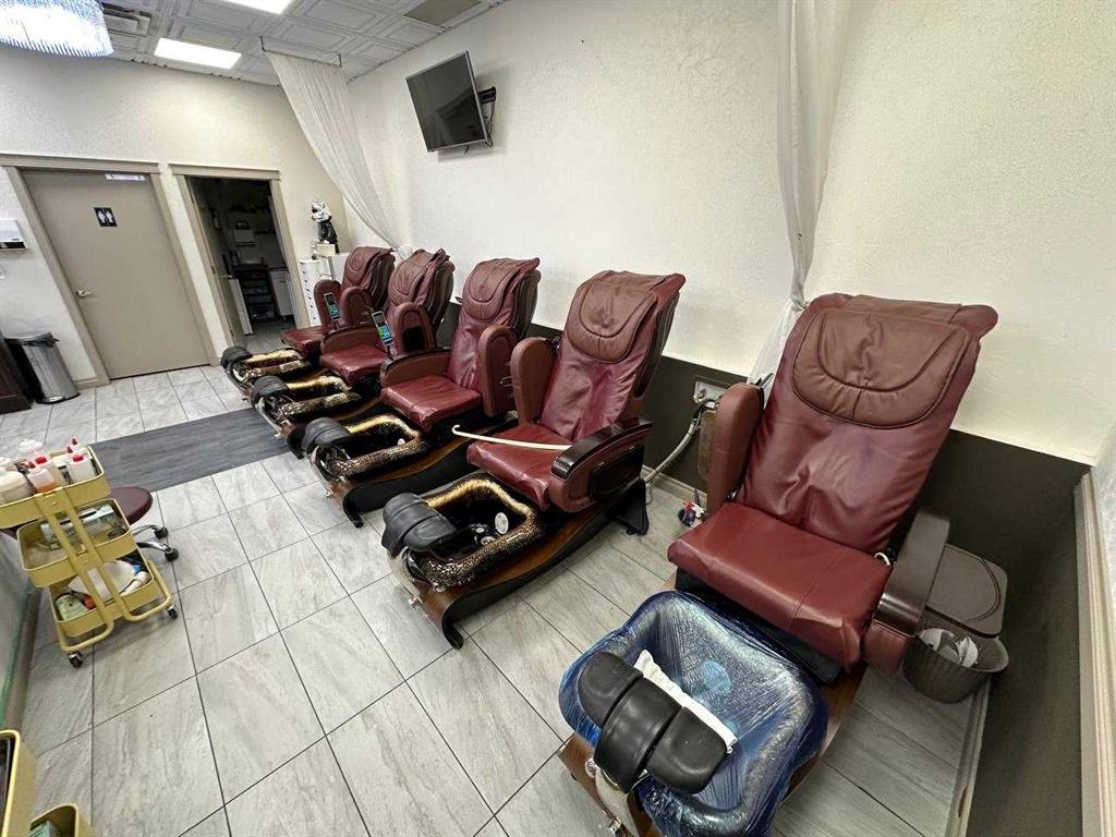 Fourth View of 222, 1632 14 Avenue NW, Hounsfield Heights/Briar Hill, Calgary, Alberta, T2N 1M7