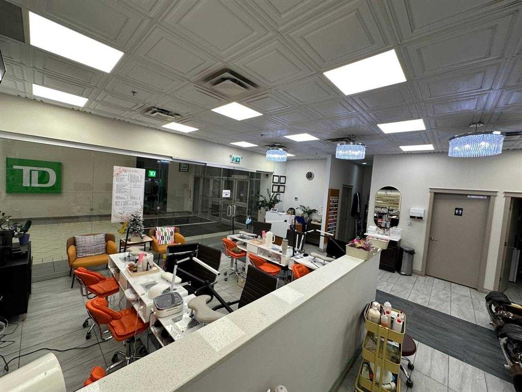 Fifth View of 222, 1632 14 Avenue NW, Hounsfield Heights/Briar Hill, Calgary, Alberta, T2N 1M7