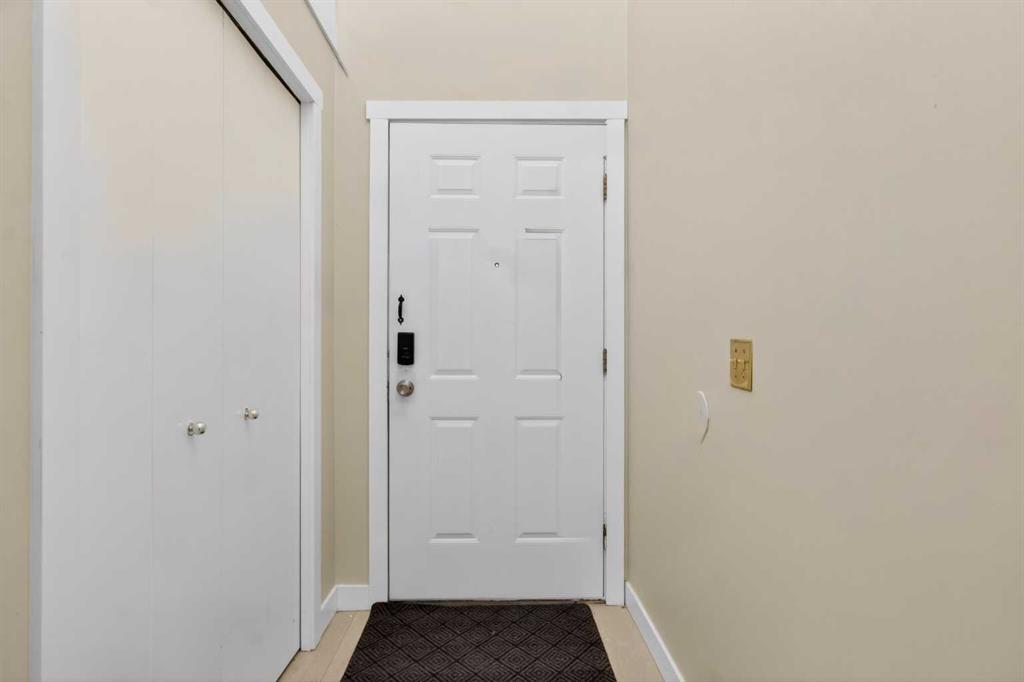 Third View of 252 Erin Woods Drive SE, Erin Woods, Calgary, Alberta, T2B 3B9