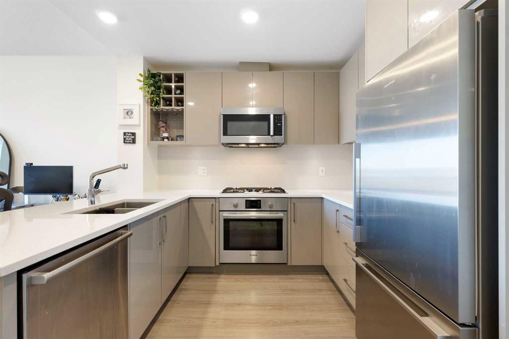 Fourth View of 611, 301 10 Street NW, Hillhurst, Calgary, Alberta, T2N 1V5