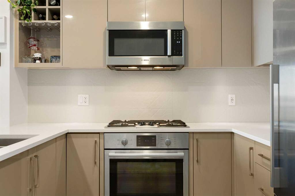 Fifth View of 611, 301 10 Street NW, Hillhurst, Calgary, Alberta, T2N 1V5