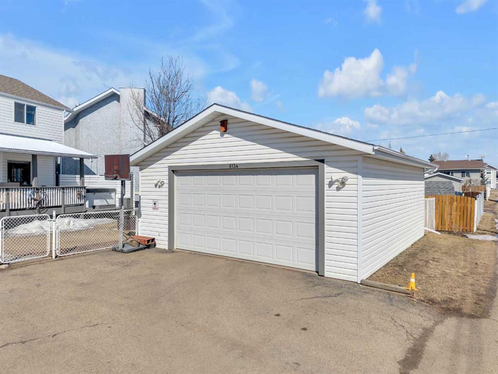 Fifth View of 6134 52 StreetClose , North End, Ponoka, Alberta, T4J 1E8