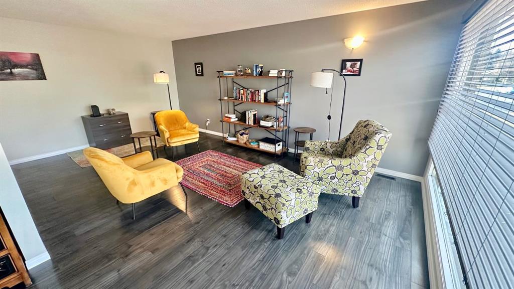 Fifth View of 211 3 Street NE, Northeast Crescent Heights, Medicine Hat, Alberta, T1A5M4