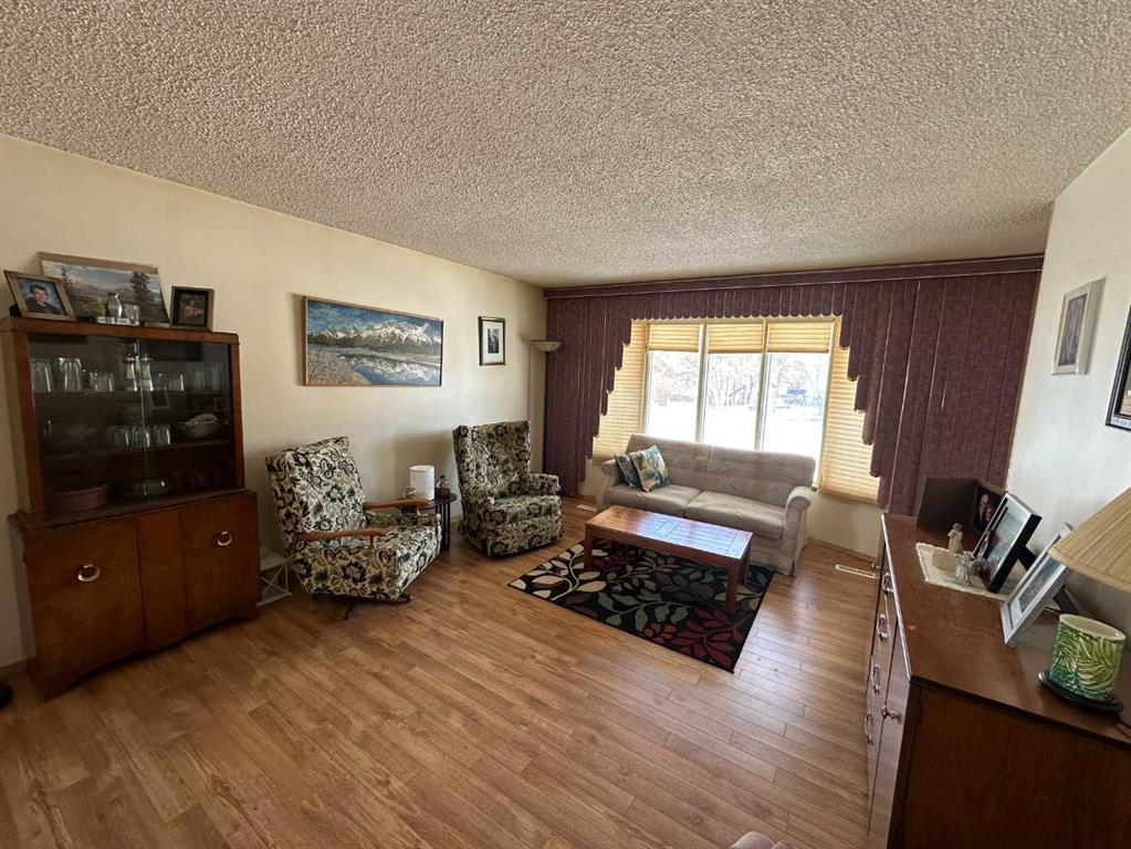 Fifth View of 21 1 Avenue W, Derwent, Derwent, Alberta, T0B 1C0