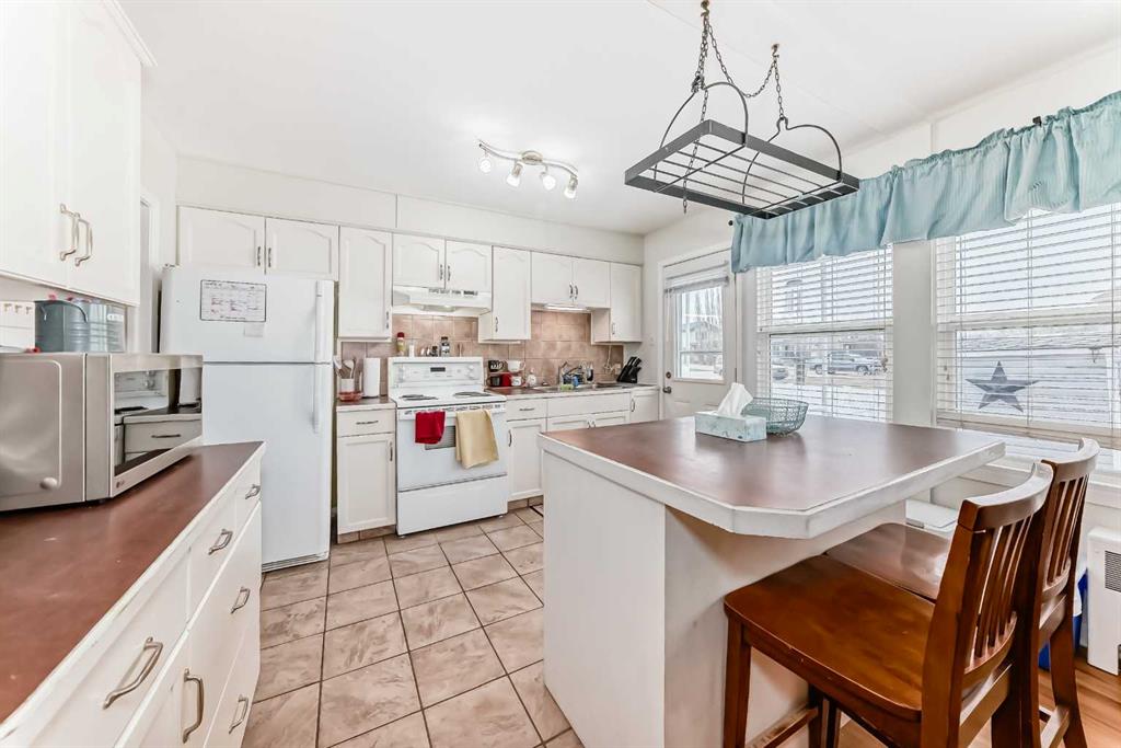 Fourth View of 10 Poplar Crescent , NONE, Springbrook, Alberta, T4S 1V3