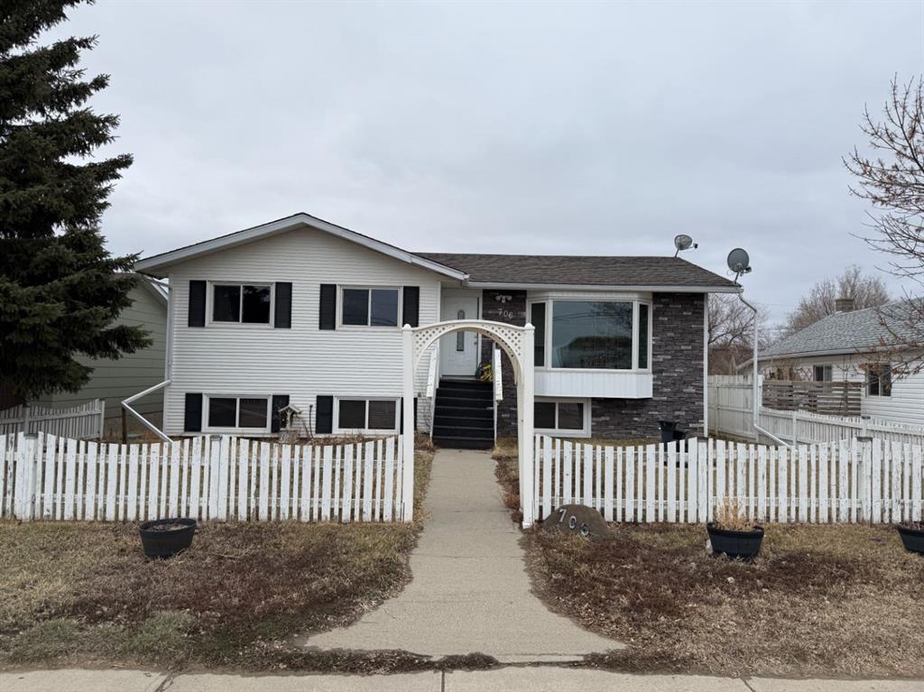 706 2 Street SE  , A2301372, Alberta,