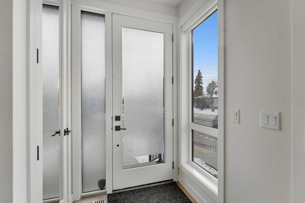 Fifth View of 2501 17A Street NW, Capitol Hill, Calgary, Alberta, T2M 3S7