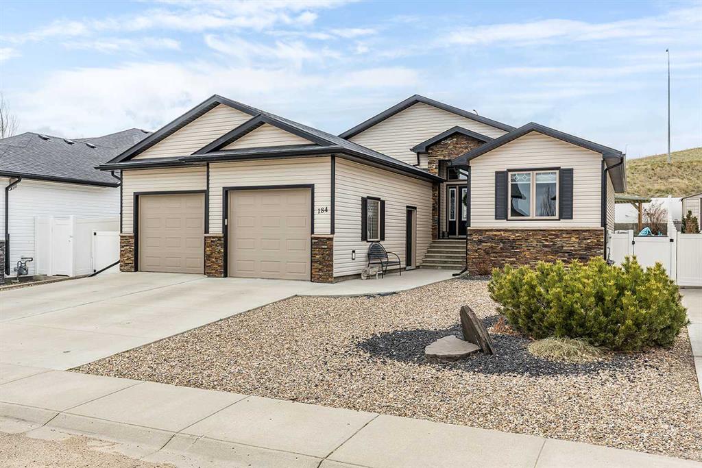 Second View of 184 Ranchman Crescent NE, Ranchland, Medicine Hat, Alberta, T1C 0E4
