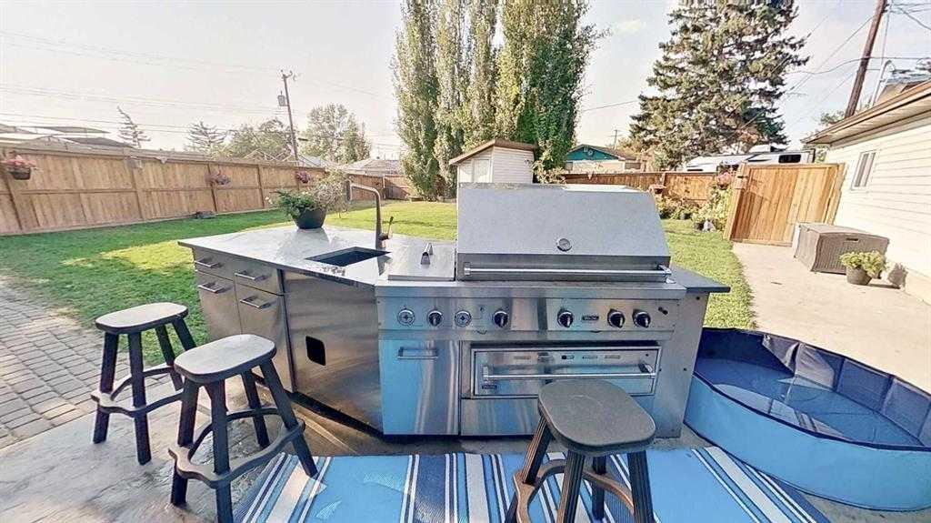 Fifth View of 1423 18 Street NE, Mayland Heights, Calgary, Alberta, T2V 4V8