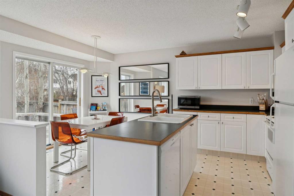 Fourth View of 72 Mt Apex Green SE, McKenzie Lake, Calgary, Alberta, T2Z 2V4