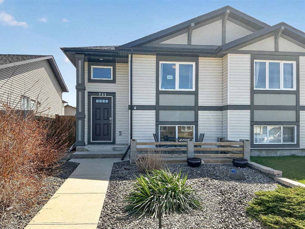 711 SUNSET Place , A2302051, Alberta,