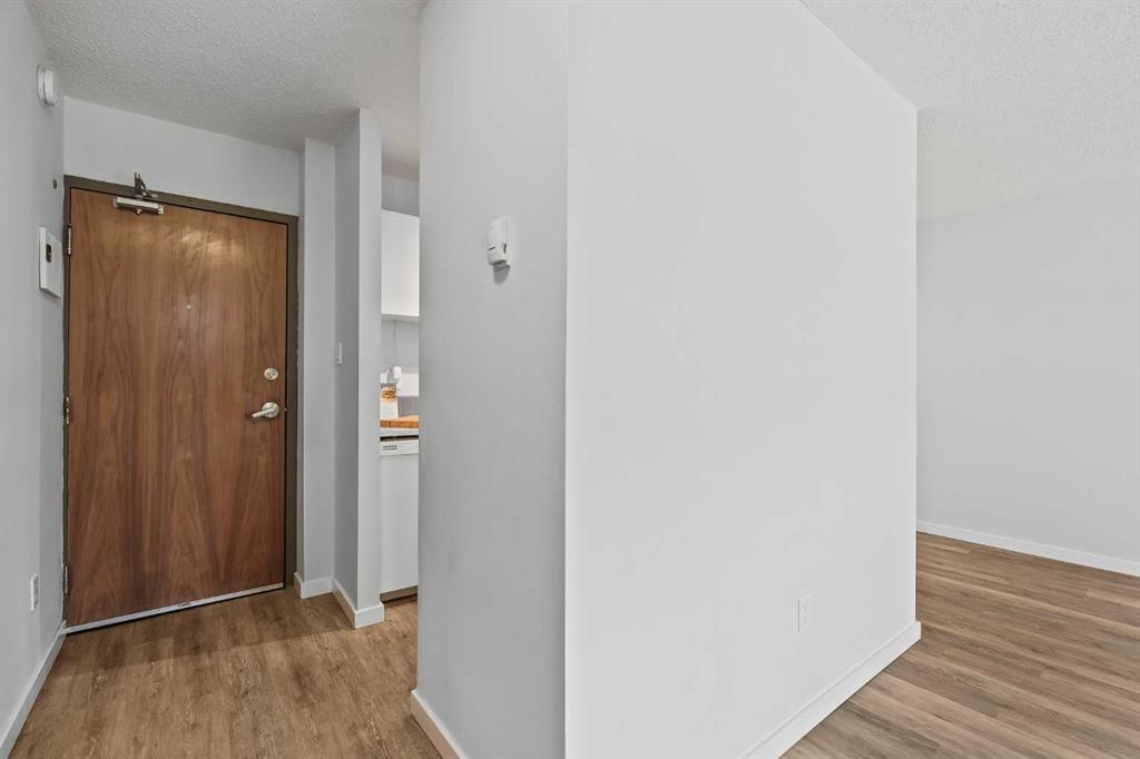 Third View of 204, 310 4 Avenue NE, Crescent Heights, Calgary, Alberta, T2E 0J5