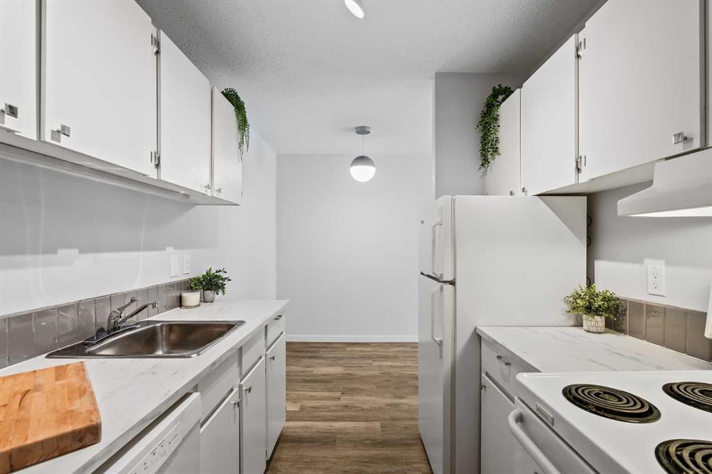 Fourth View of 204, 310 4 Avenue NE, Crescent Heights, Calgary, Alberta, T2E 0J5