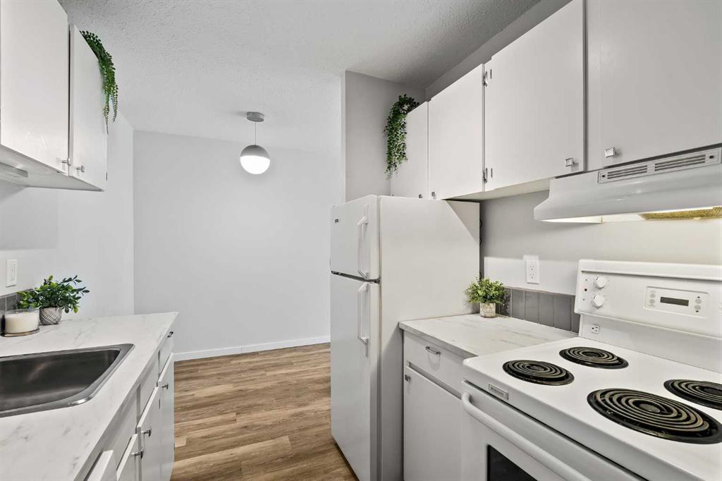 Fifth View of 204, 310 4 Avenue NE, Crescent Heights, Calgary, Alberta, T2E 0J5