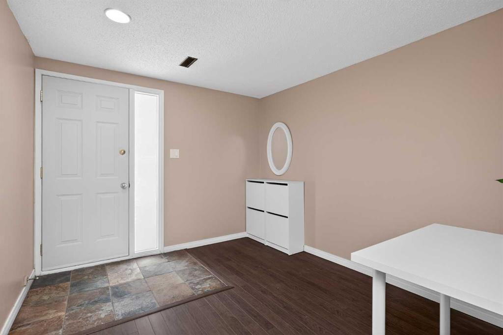 Fifth View of 10304 Braeside Drive SW, Braeside, Calgary, Alberta, T2W 1B4