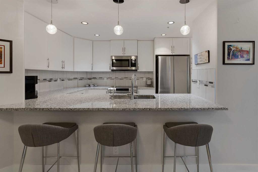 109, 32 Varsity Estates Circle NW, A2302315, Alberta,